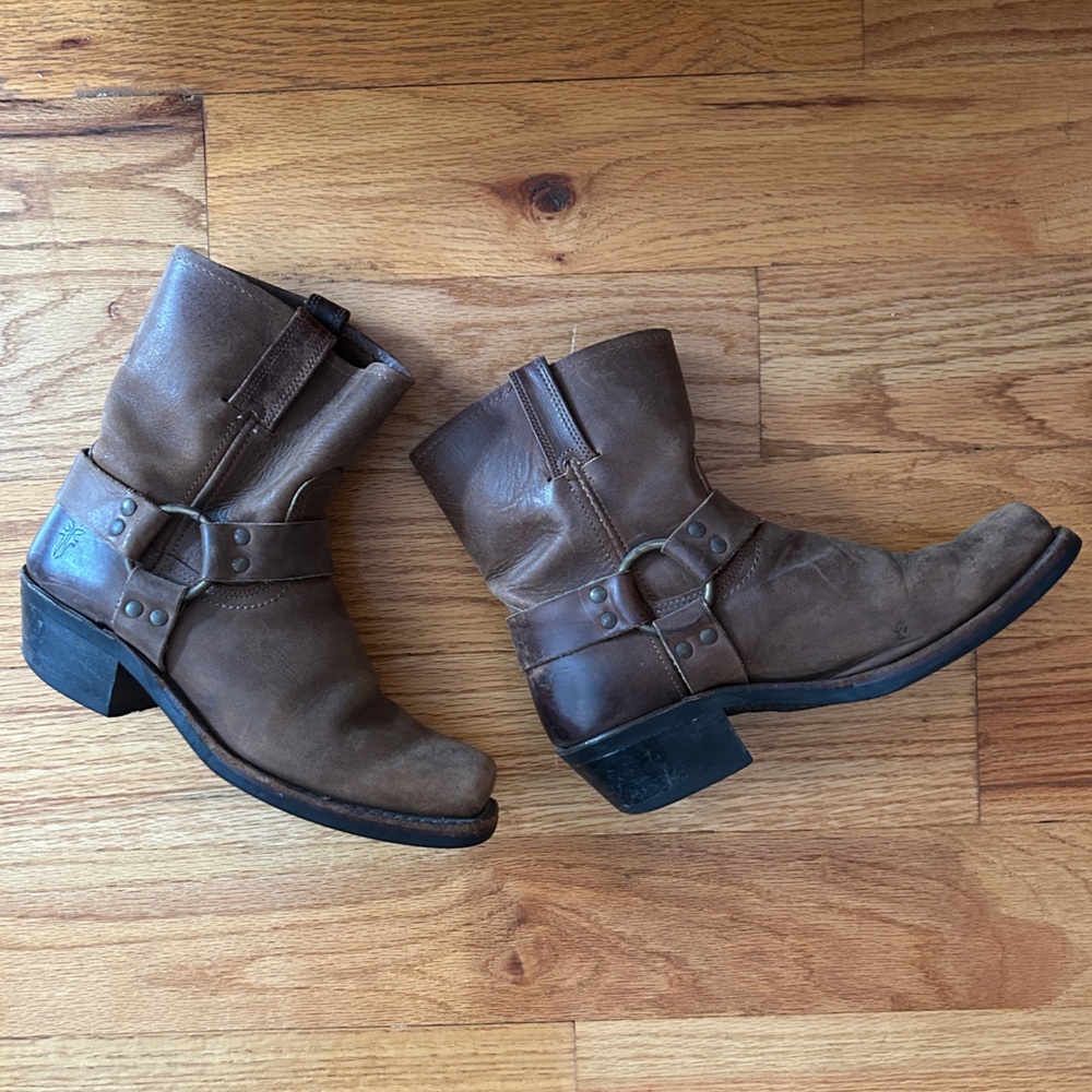 Frye 8R Leather Boots